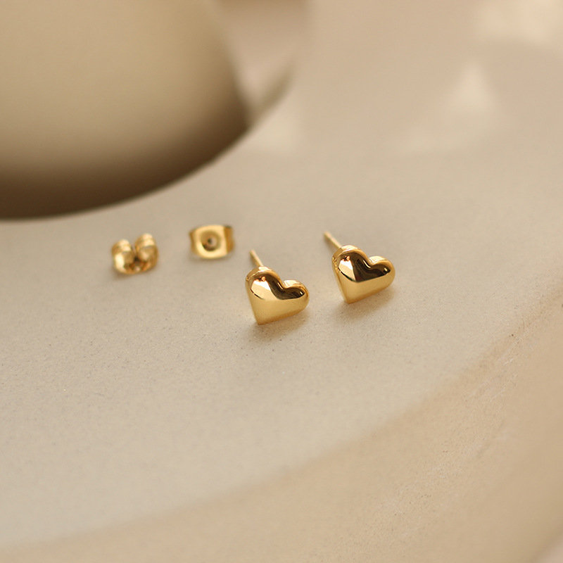 Mini heart stud earrings