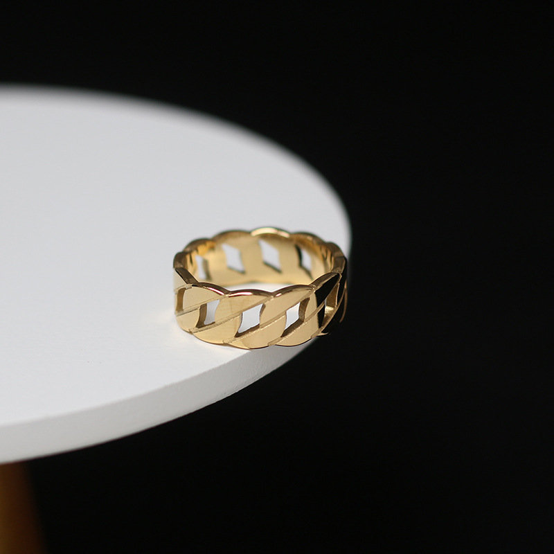 Bold chain ring