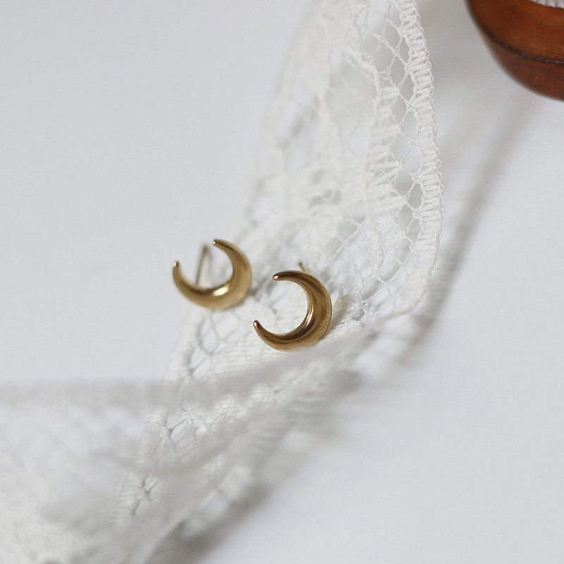 Classic moon stud earrings