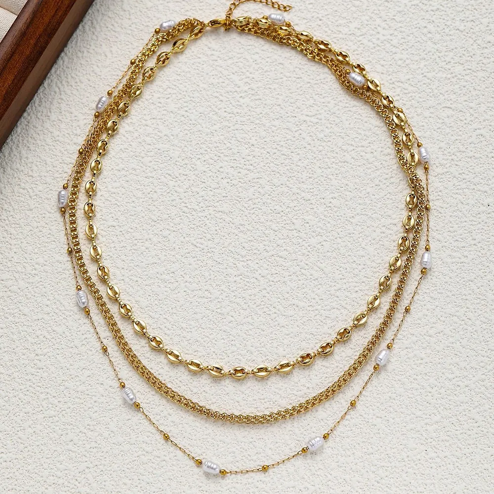 Triple layers pearl necklace