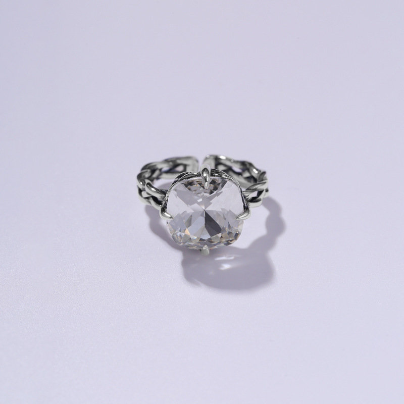 Vintage-Inspired Solitaire: A Woven Adjustable Ring with Artisan Craftsmanship