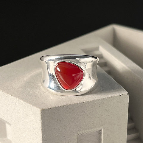Irregular Red Agate Ring for Women – Minimalist Style Closed Band Statement ring