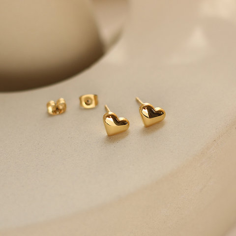 Mini heart stud earrings