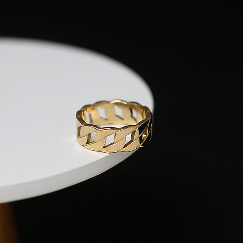 Bold chain ring