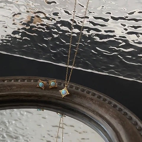 Opal fantastic necklace and earrings