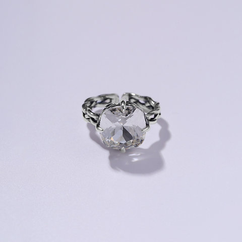 Vintage-Inspired Solitaire: A Woven Adjustable Ring with Artisan Craftsmanship