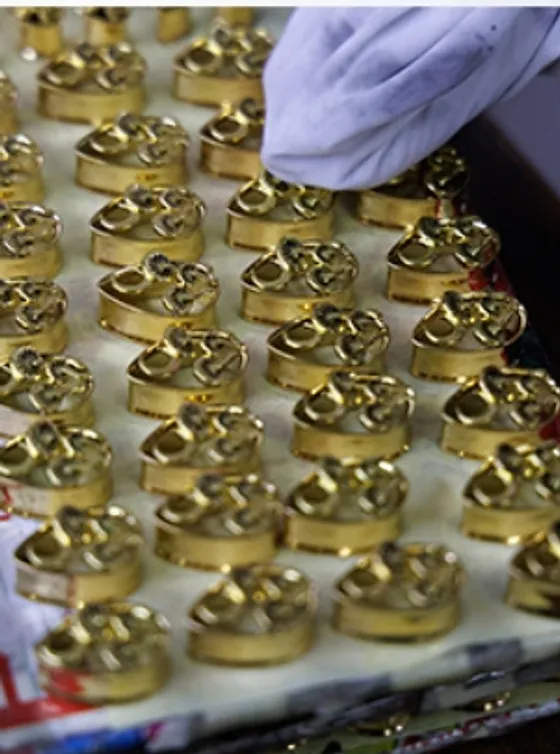 Stainless steel rings in production at the Ducaibo factory